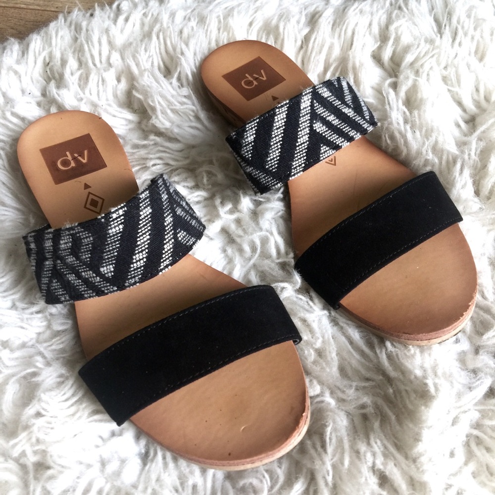 🌻3 for $20 Dolce Vita Slide Sandals